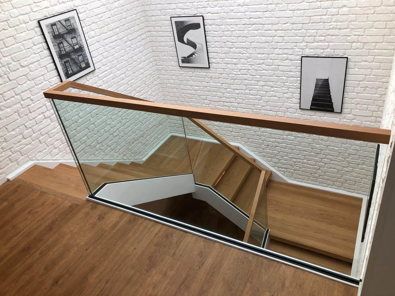 Verbindungstreppe – Bürogebäude